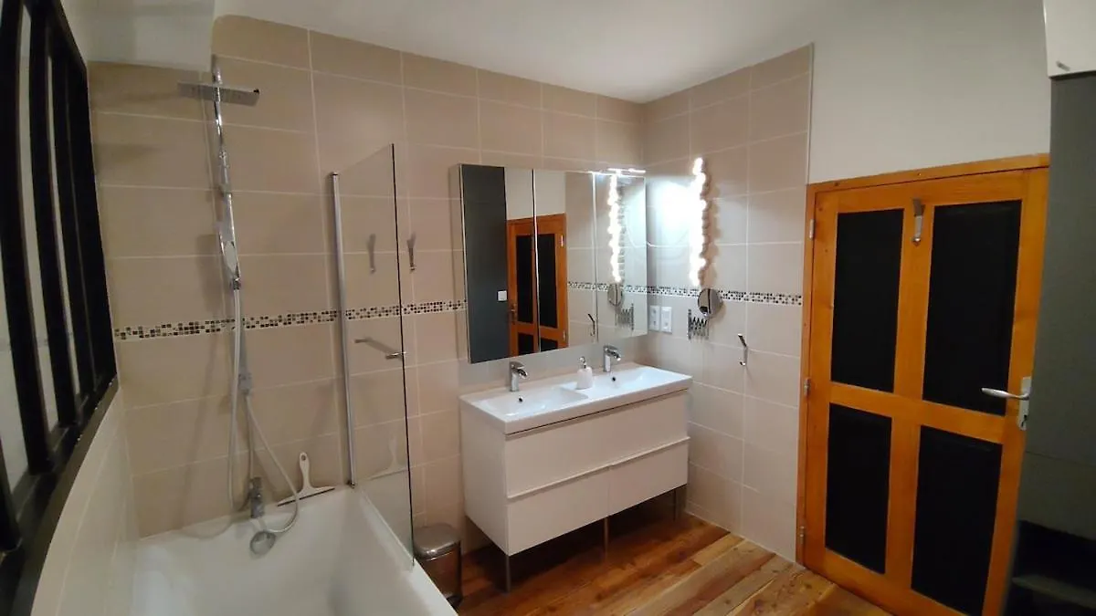 Maison Triplex Atypique Centre-Historique 140 M2 Embrun 0*,  France