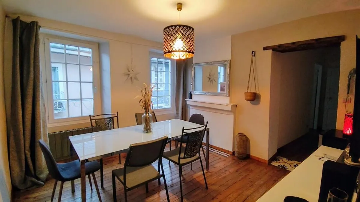 Maison Triplex Atypique Centre-Historique 140 M2 Embrun 0*,  France