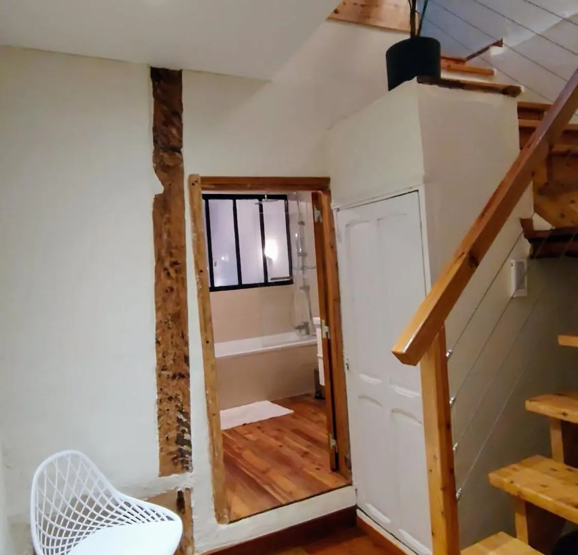 Maison Triplex Atypique Centre-Historique 140 M2 Embrun 0*,  France