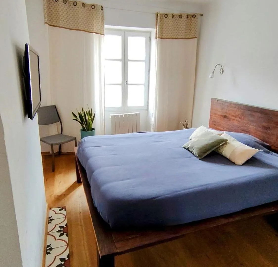 Maison Triplex Atypique Centre-Historique 140 M2 Embrun France