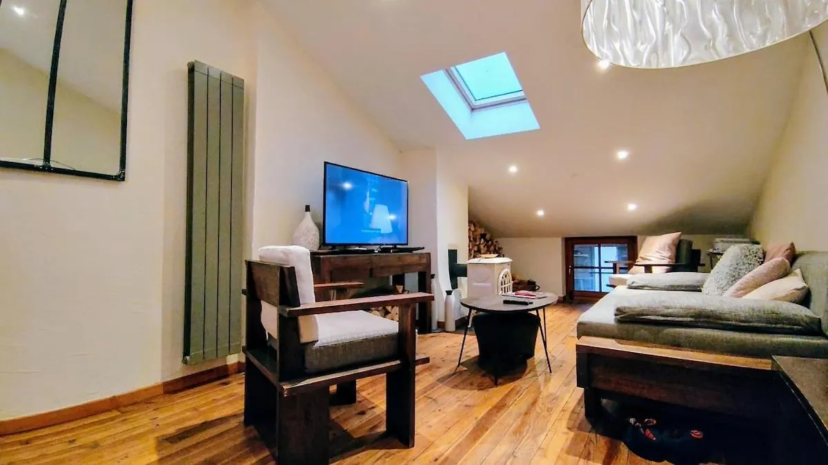 Maison Triplex Atypique Centre-Historique 140 M2 Embrun 0*,  France